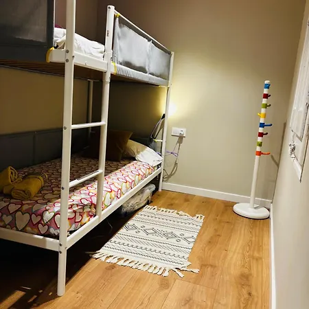 Petit Bruixo De Amb Llar De Foc Apartament